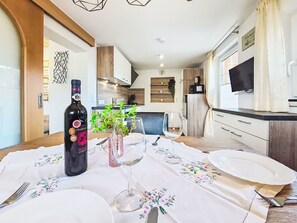 Dining - Nice apartment for 3 people with WIFI, TV and balcony (Untermärz)