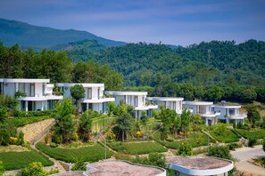 Huvila, 3 makuuhuonetta, vuoristonäköala | Ylelliset vuodevaatteet, minibaari, tallelokero huoneessa, työpöytä