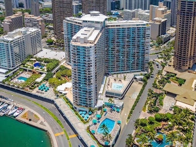 Direct Ocean View Luxury 2 beds/2 baths - Waikiki NO RESORT FEES! FREE WIFI