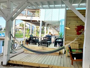 Terrace/patio - Canal-Front Home, 2-Min Drive to Beach, Fishing Pier. (Galveston)