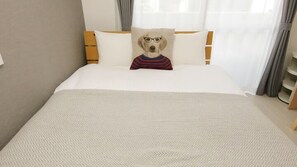 Bàn, khu vực làm việc phù hợp cho laptop, màn/rèm cản sáng