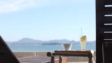 All Oceanfront Room | Lake view