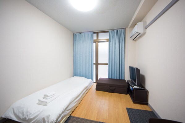Apartment | 1 bedroom, iron/ironing board, free WiFi - Uzumasa 202 (Kyoto)