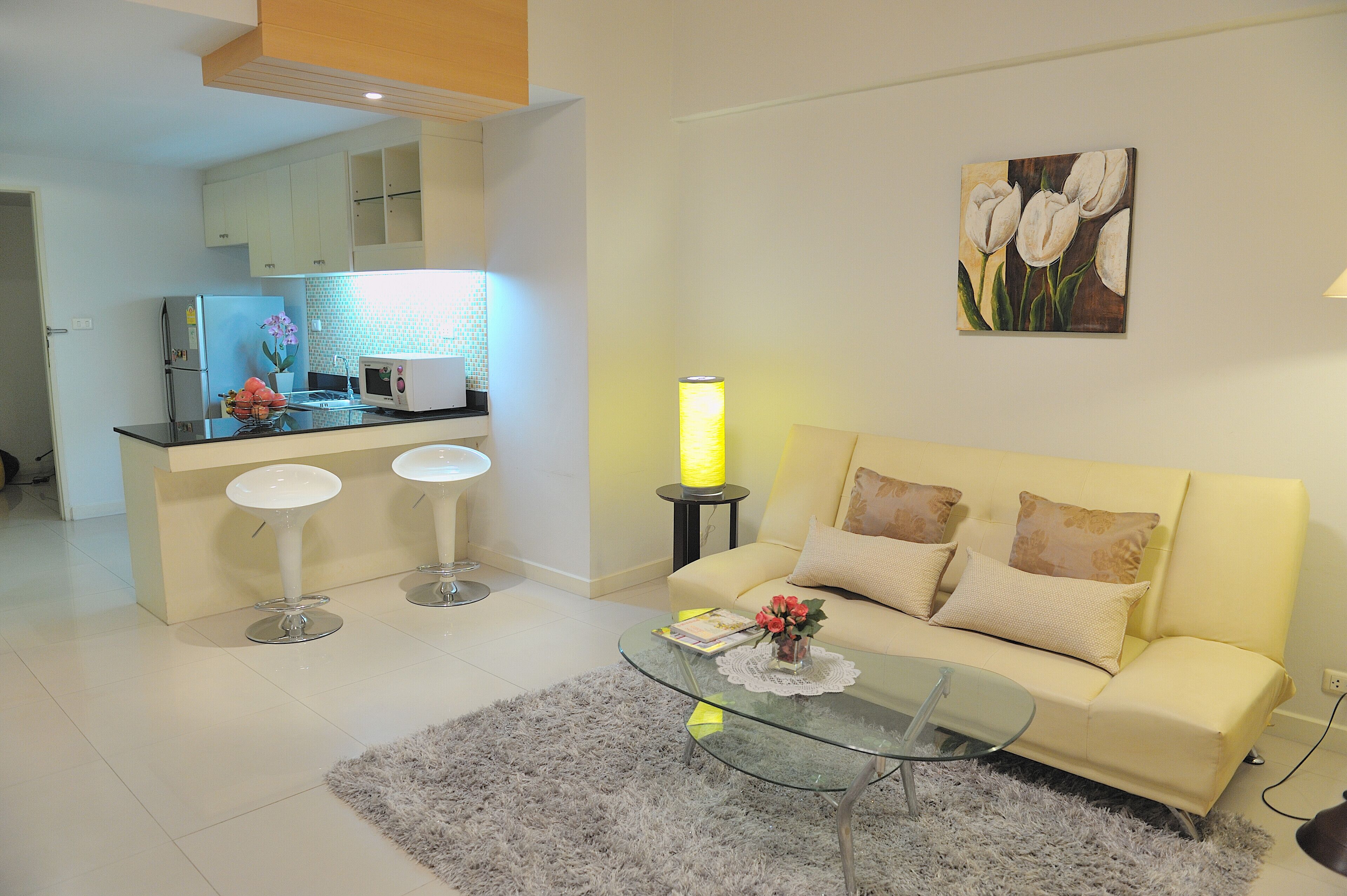 Superior Apartment, 1 Bedroom, Non Smoking, Kitchenette | Living area | Flat-screen TV