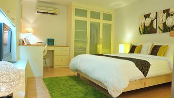 Superior Apartment, 1 Bedroom, Non Smoking, Kitchenette | 1 bedroom, desk, soundproofing, free WiFi