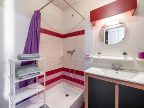Bathroom - Port Nautile by Interhome (Port Camargue)