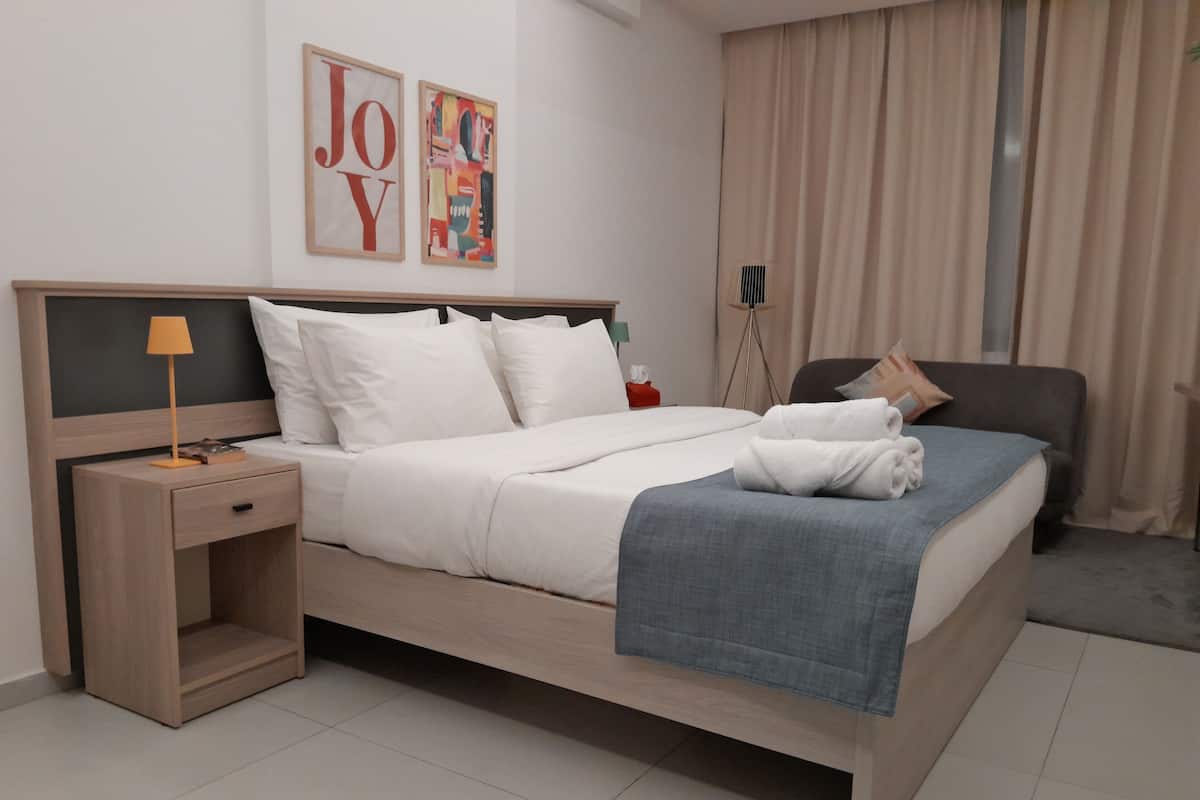 1 bedroom, Select Comfort beds, iron/ironing board, free WiFi
