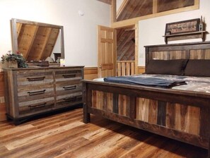 6 bedrooms, iron/ironing board, free WiFi, bed sheets - Lazy Bear Chalet: 6BR,Theater,Spa,Games,Sleeps 18+ (Pigeon Forge)