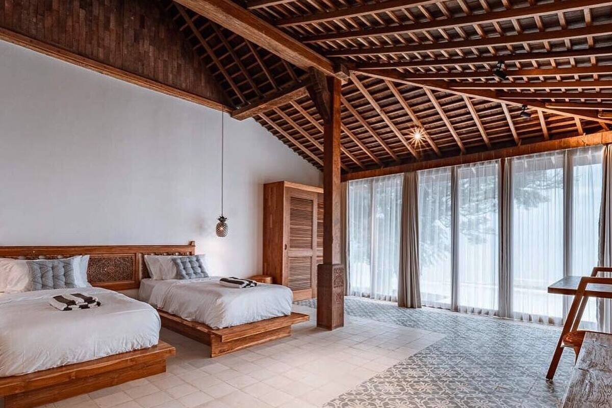 5 quartos, cofres nos quartos, cortinas blackout