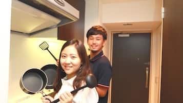 Refrigerador, microondas, placa de cocina, tetera/pava eléctrica