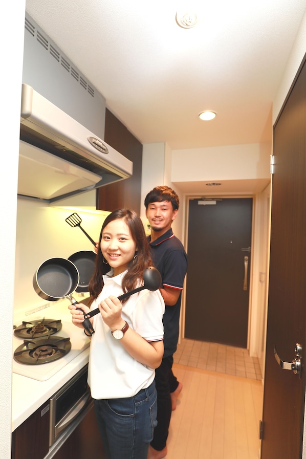 ตู้เย็น, ไมโครเวฟ, เตาประกอบอาหาร, กาต้มน้ำไฟฟ้า