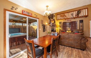 캐빈, 침실 3개 | 다이닝