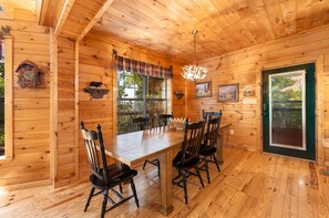 Cabane, 2 chambres | Restauration