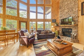 Living area - Livin On Mountain Time 4 Bedroom Cabin by RedAwning (Sevierville)
