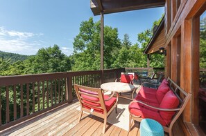 Cabin, 4 Bedrooms | Balcony
