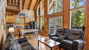 Cabin, 3 Bedrooms | Living room | Smart TV
