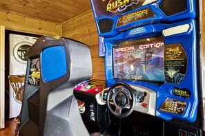 Chalet rustique, 3 chambres | Salle de jeux