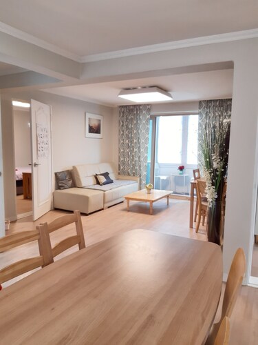 Quince I . . City center n 50 meters from subway