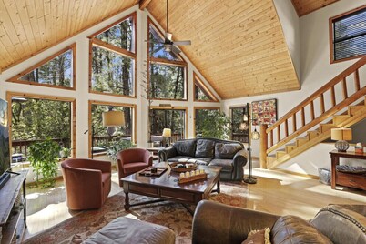 Wandering Elk Cabin in Pine