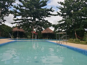 2 kolam renang outdoor
