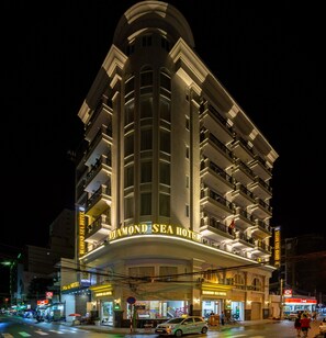 Front of property - evening/night - Diamond Sea Hotel (Ho Chi Minh City)
