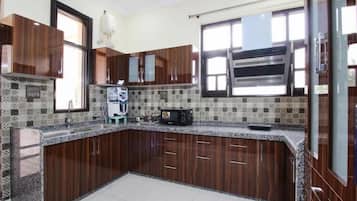Electric kettle, cookware/dishes/utensils