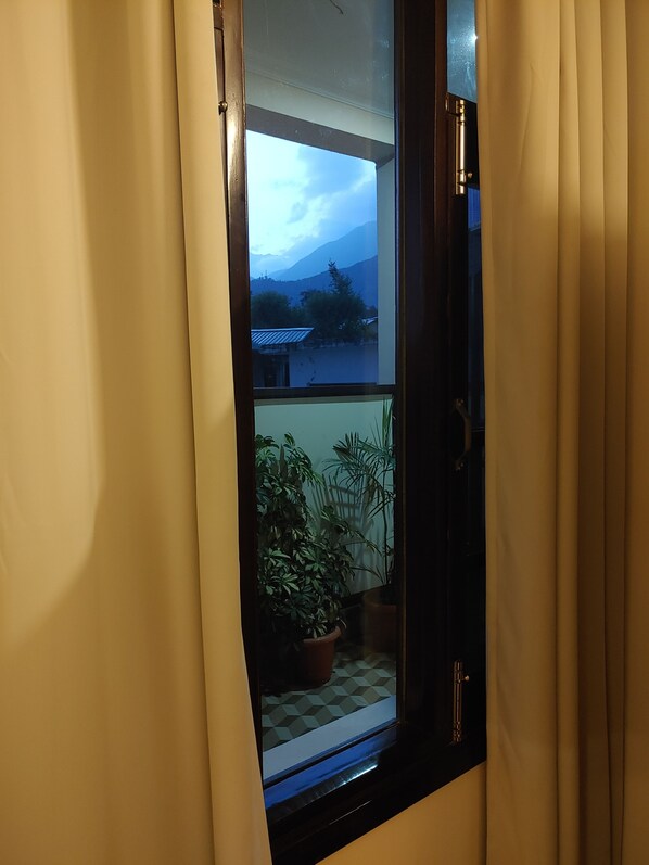 2 bedrooms, pillow-top beds, individually furnished, desk