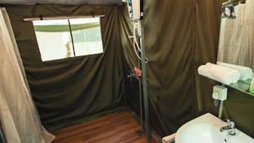 Luxury Tent | Bathroom | Shower, rainfall showerhead, towels, shampoo