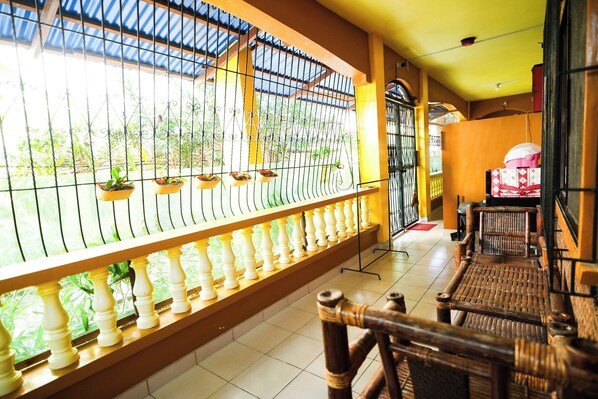 Kamar Double Standar, pemandangan kebun | Teras/patio