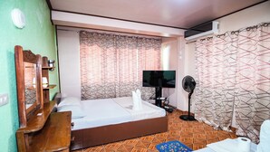 Deluxe Double Room | Meja, Wi-fi percuma 