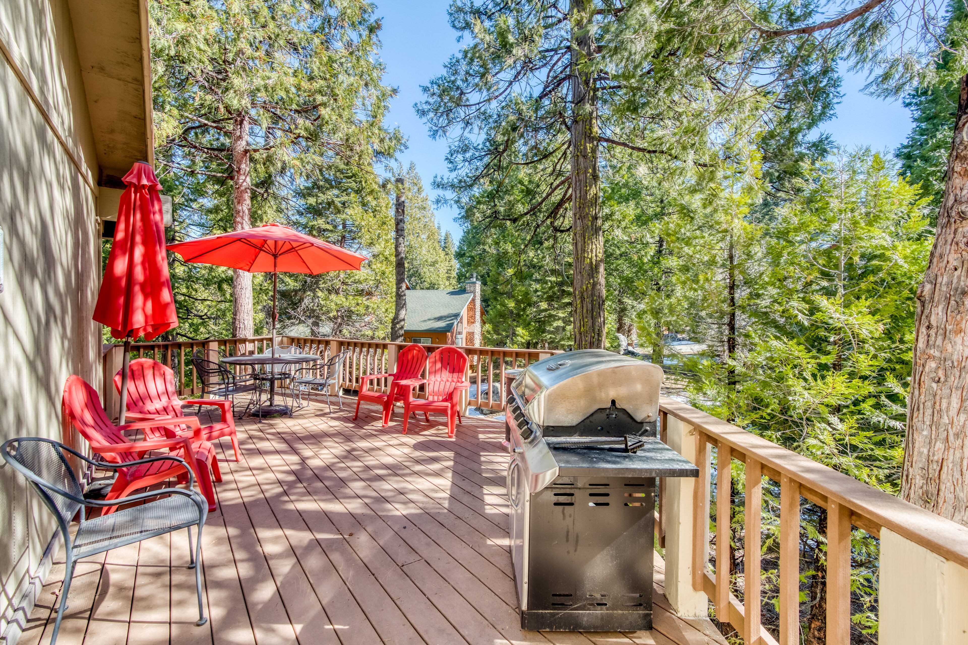 Dog-friendly, executive mountain home in Ockenden - close to lake & village