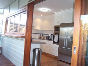 Cottage, 3 Bedrooms | Private kitchen | Full-size fridge, microwave, oven, stovetop