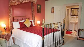 Red Queen Room | Egyptian cotton sheets, premium bedding, down comforters, pillowtop beds