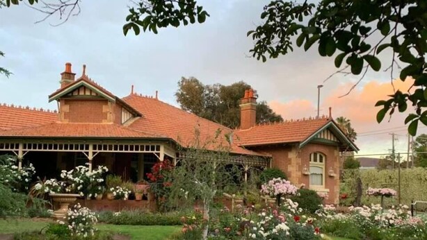 A two-story house with a tiled roof and a covered porch. - Forgandenny Bed & Breakfast (Mudgee)