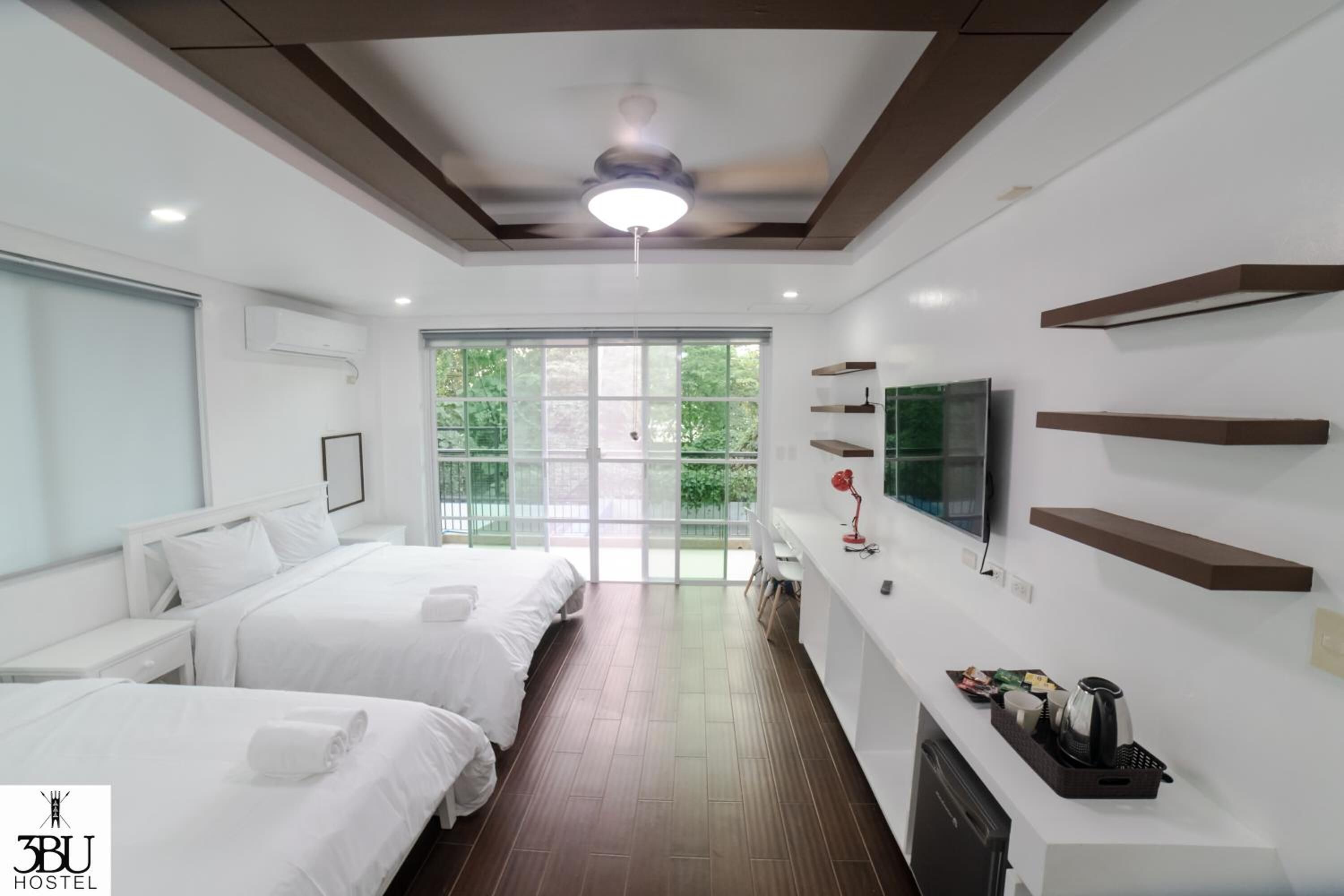 Laptop workspace, rollaway beds, free WiFi, bed sheets