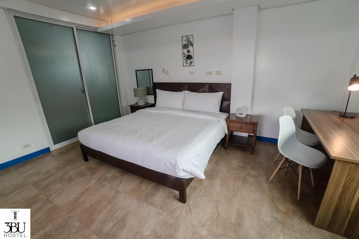 Ulap Penthouse | 1 bedroom, laptop workspace, rollaway beds, free WiFi