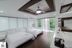 Rom – deluxe (Daluyon) | Skrivebord for bærbar PC og ekstrasenger (mot et tillegg)