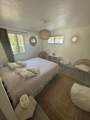 2 slaapkamers, een strijkplank/strijkijzer, gratis wifi, beddengoed