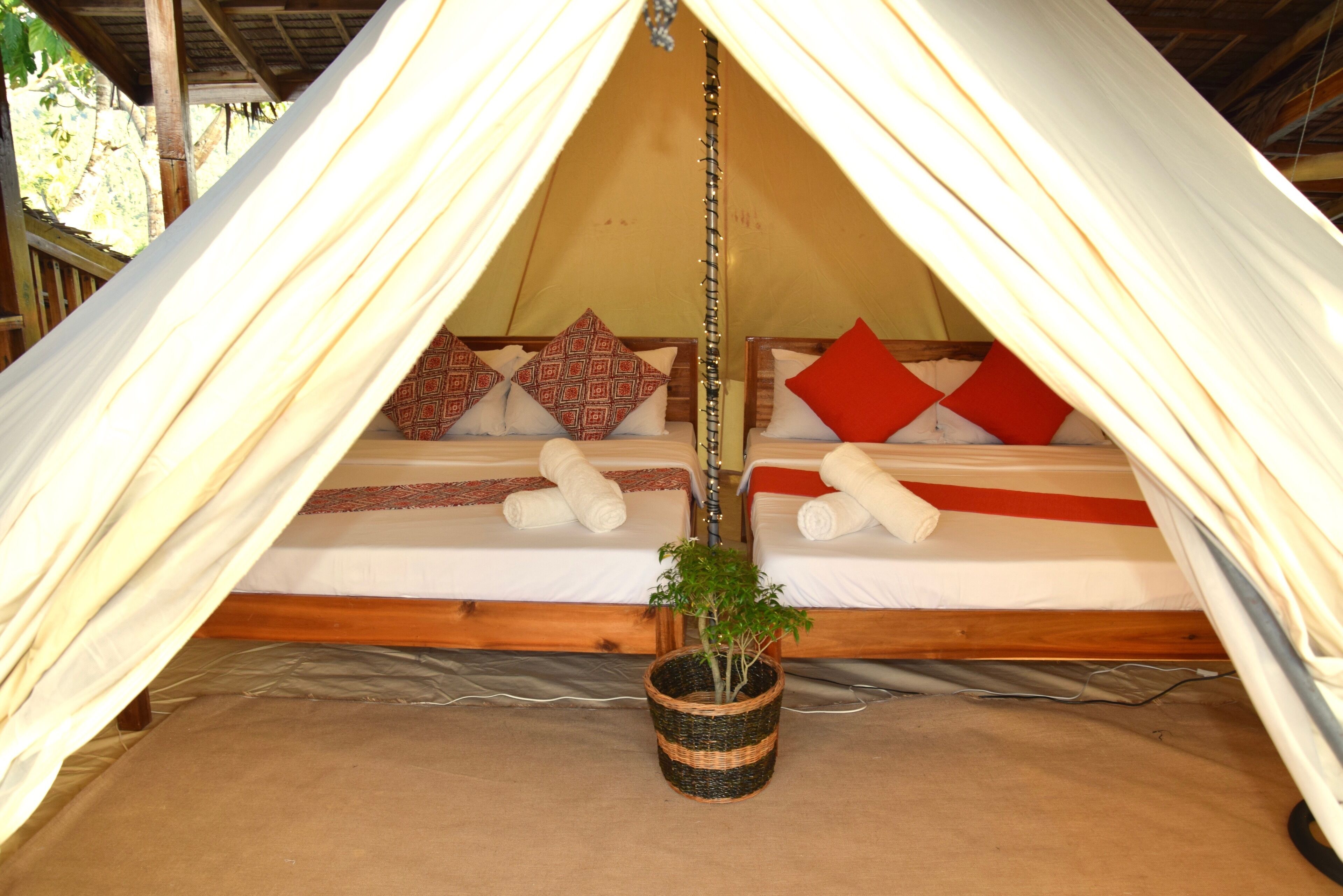 Tienda de lujo, 2 camas de matrimonio | Ropa de cama de alta calidad, decoración individual, wifi gratis