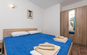 3 bedrooms, free WiFi, bed sheets