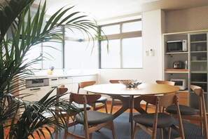 Standard Room | In-room dining - SAKURAYA kokusaidori (Naha)