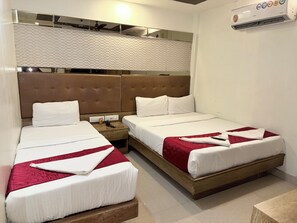 Deluxe Triple Room - Hotel Hometown near Sion (Mumbai)