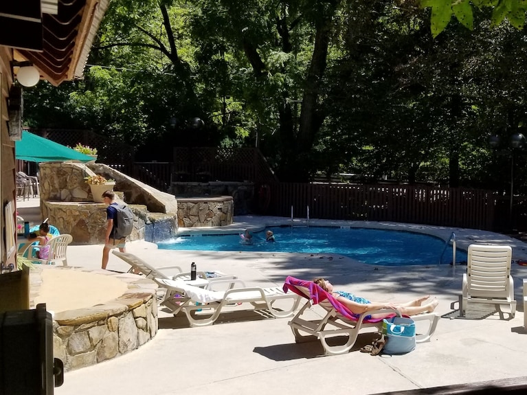 TREE TOPS RESORT- GATLINBURG Reviews, Deals & Photos 2025 - Expedia