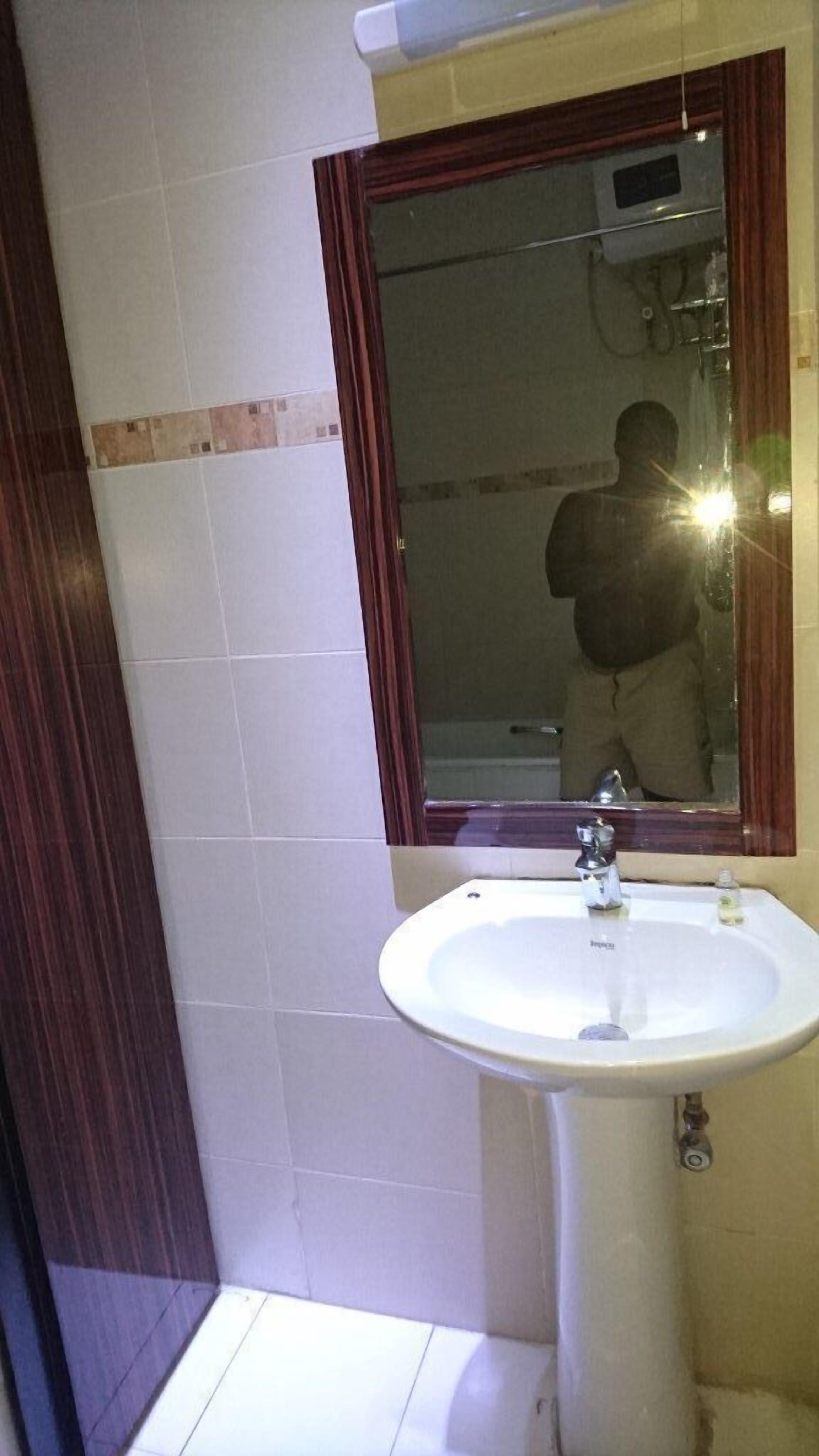Bathroom | Free toiletries, slippers, towels, soap