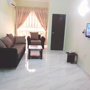 Coin salon dans le hall