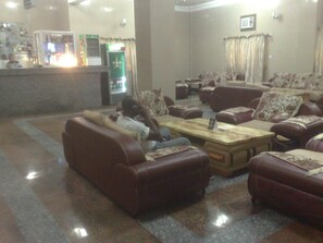 Lobby-lounge