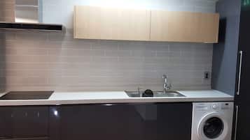 Casa (107) | Cozinha privada | Geladeira, micro-ondas, cooktop, chaleira elétrica