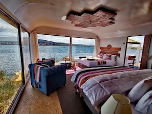 Premium bedding, down duvets, desk, free WiFi