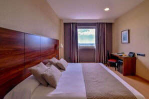 Double or Twin Room | In-room safe, desk, laptop workspace, blackout curtains - Sercotel Riscal (Puerto Lumbreras)