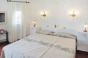 3 bedrooms, travel cot, free WiFi